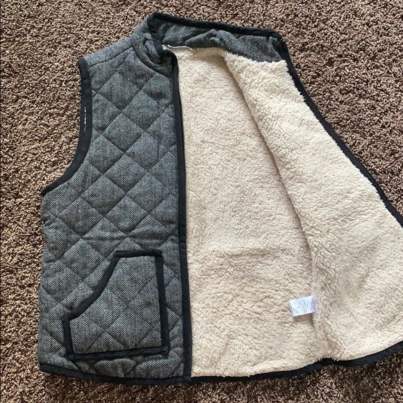 UOI Boutique Chevron Sherpa Lined Vest - Picture 2 of 3
